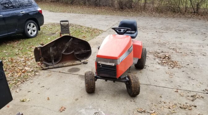 Replacing the Drive Belt On A 1998 Simplicity Broadmor 16HP Tractor